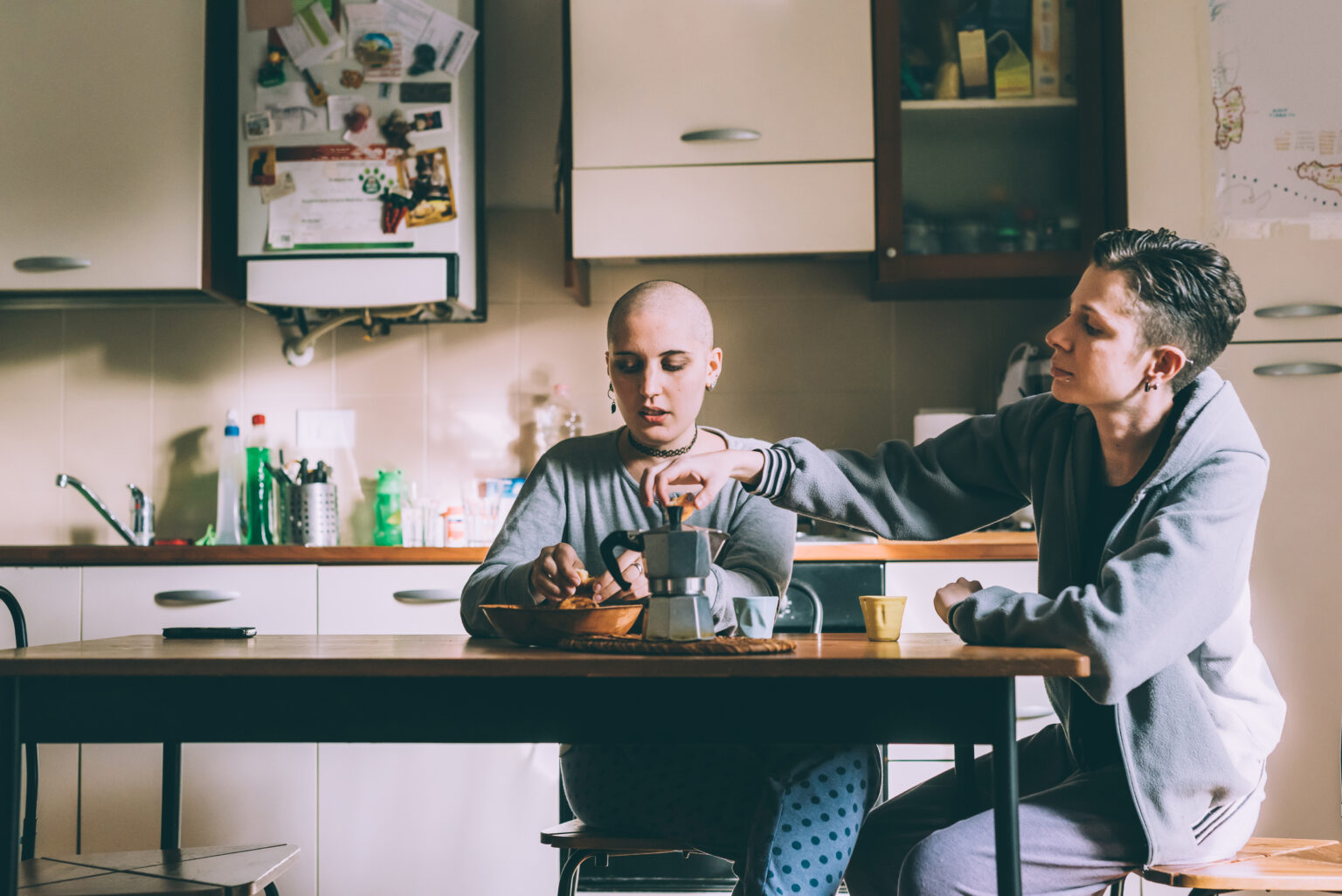 talking with a loved one about the signs of cocaine addiction