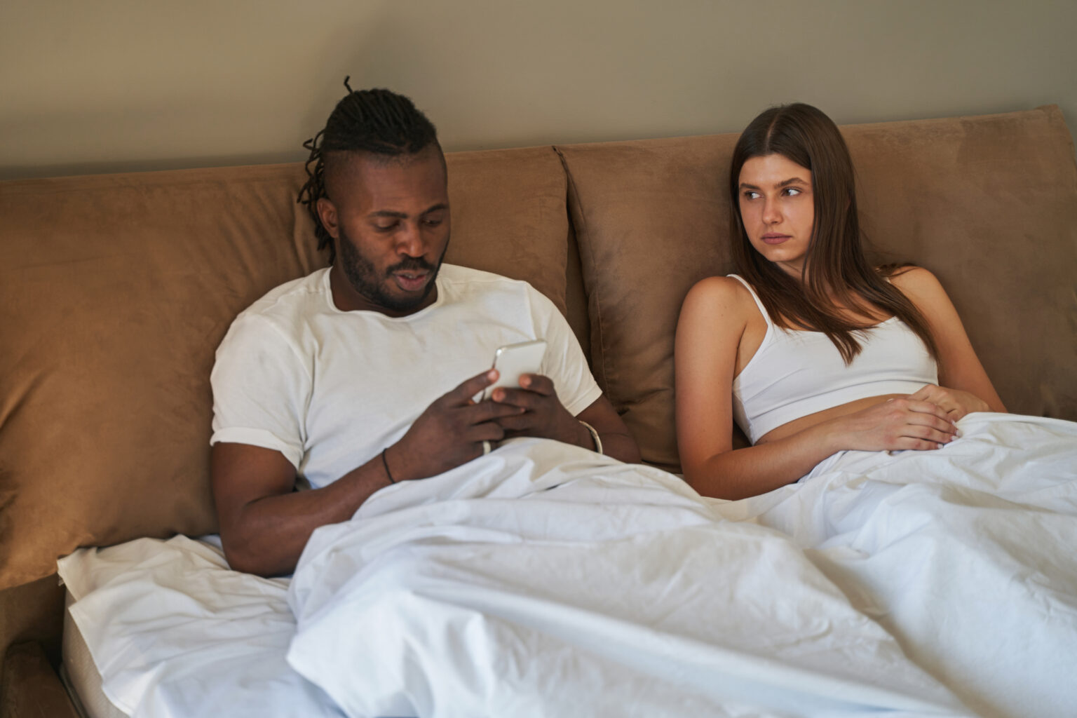 family member noticing signs of cocaine addiction in a loved one